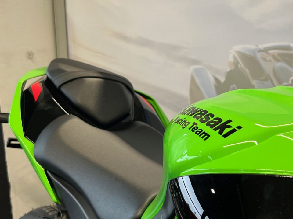 KAWASAKI ZX-10R 24