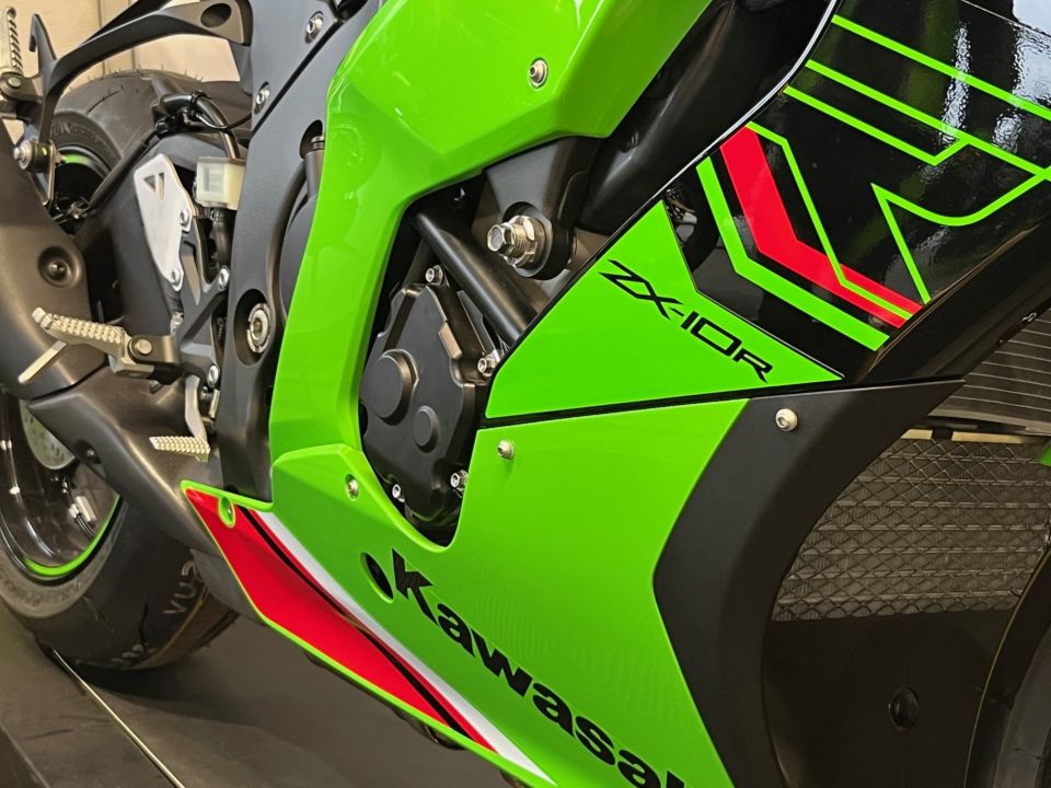 KAWASAKI ZX-10R 36
