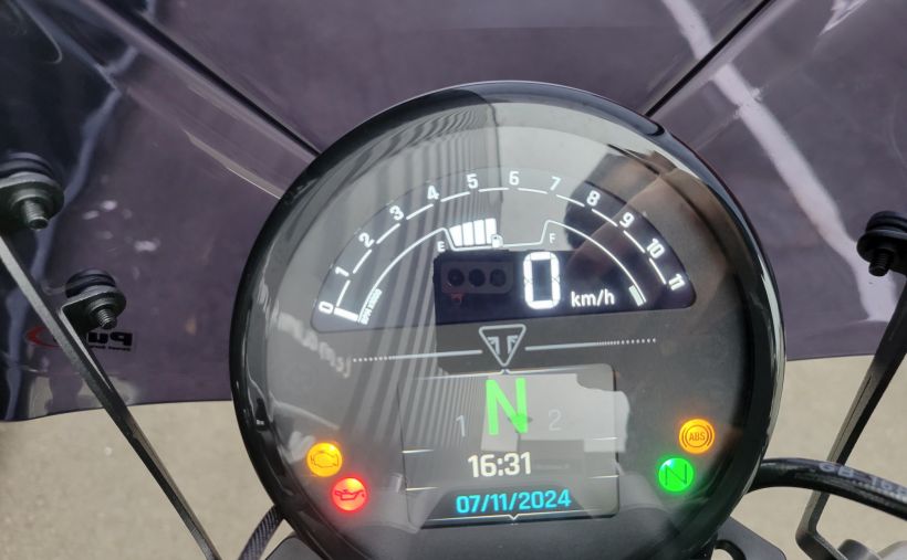 TRIUMPH TRIDENT 660 10
