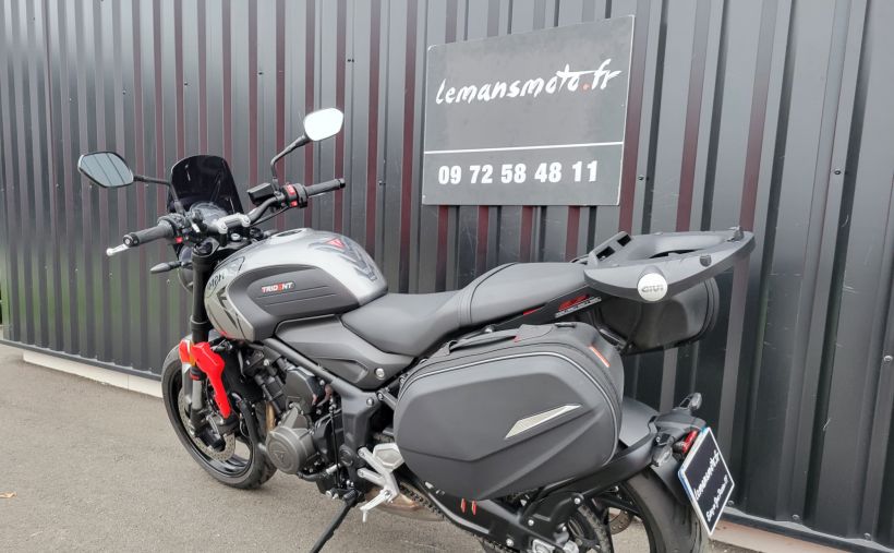 TRIUMPH TRIDENT 660 15