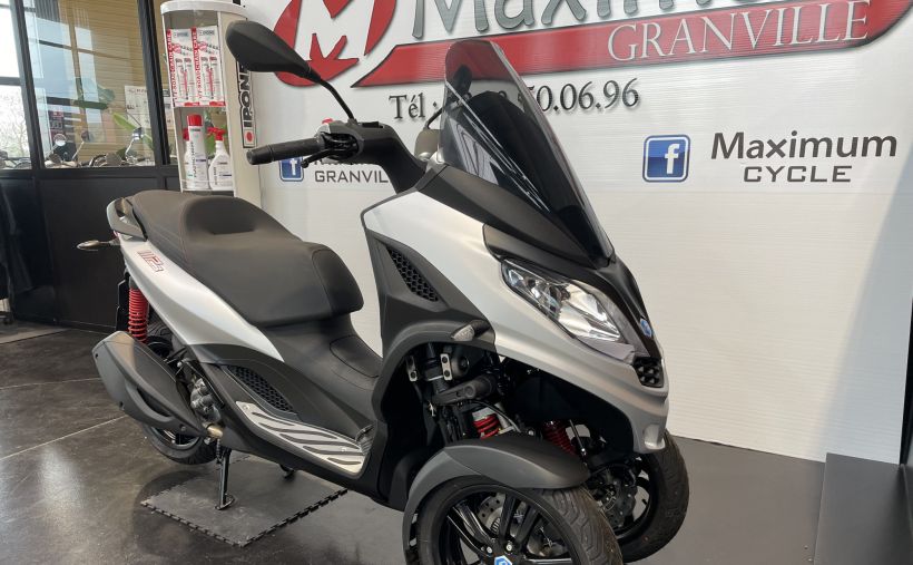 PIAGGIO MP3 300 HPE SPORT ABS ASR 1