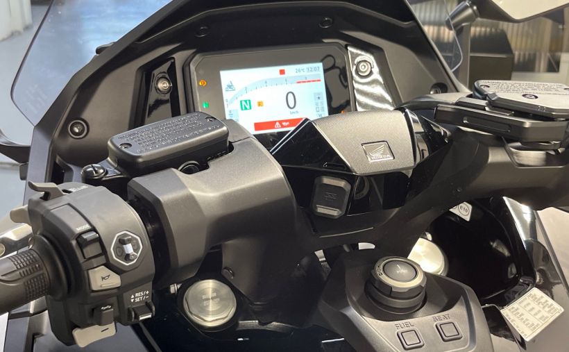 HONDA NSS FORZA 750 9