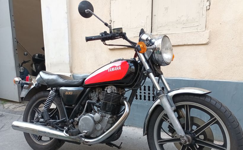YAMAHA SR 400 1