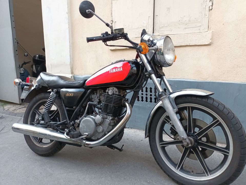 YAMAHA SR 400 1
