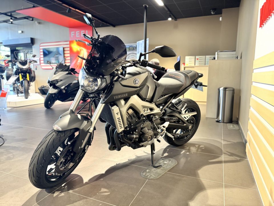 YAMAHA MT-09 1