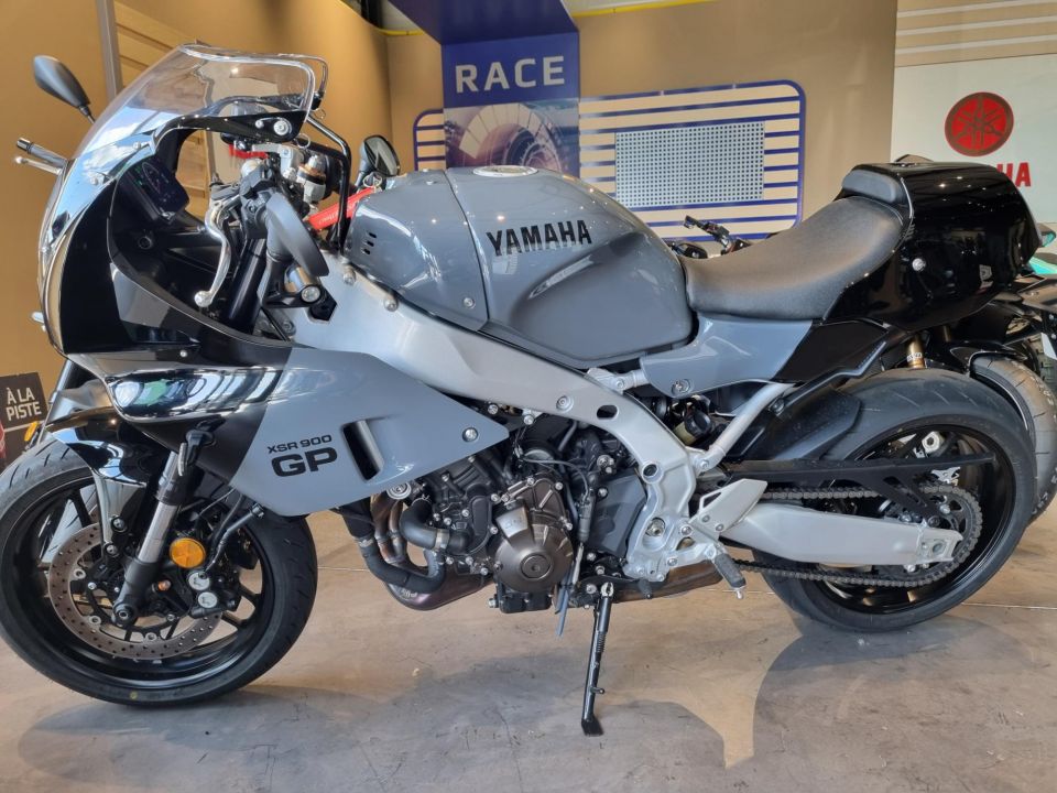 YAMAHA XSR 900 GP 0