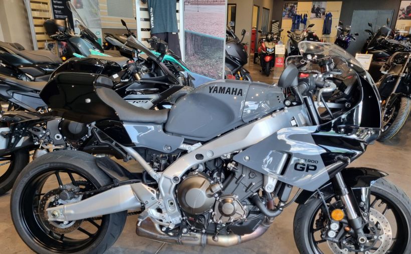YAMAHA XSR 900 GP 1
