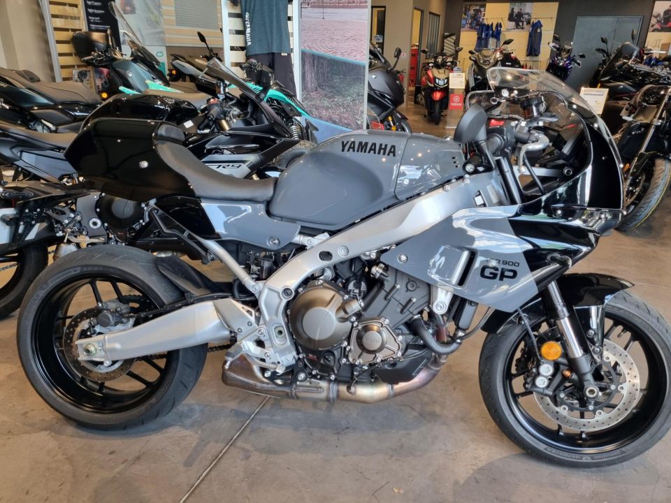 YAMAHA XSR 900 GP 1