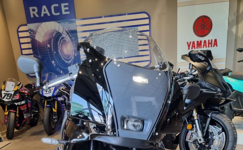 YAMAHA XSR 900 GP 4