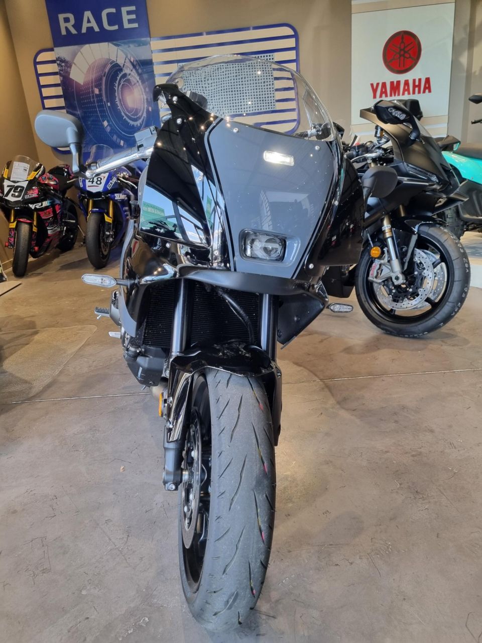 YAMAHA XSR 900 GP 4