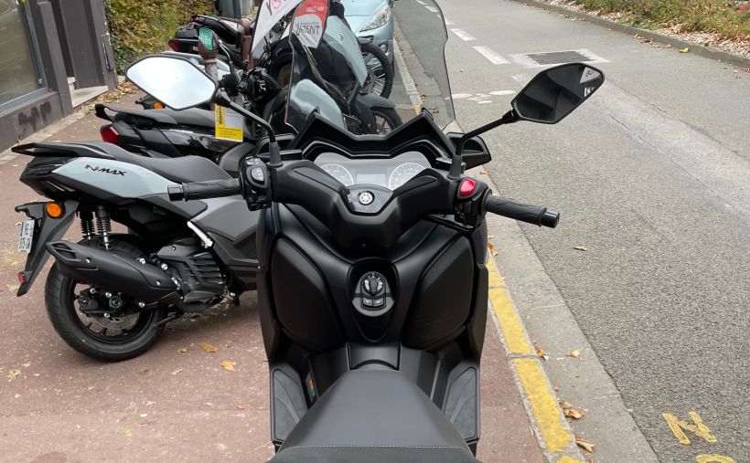 YAMAHA XMAX 125 3