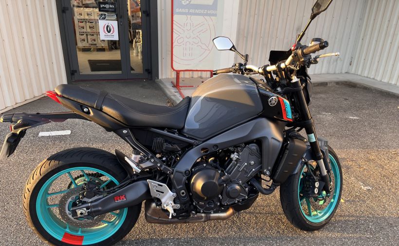 YAMAHA MT-09 3
