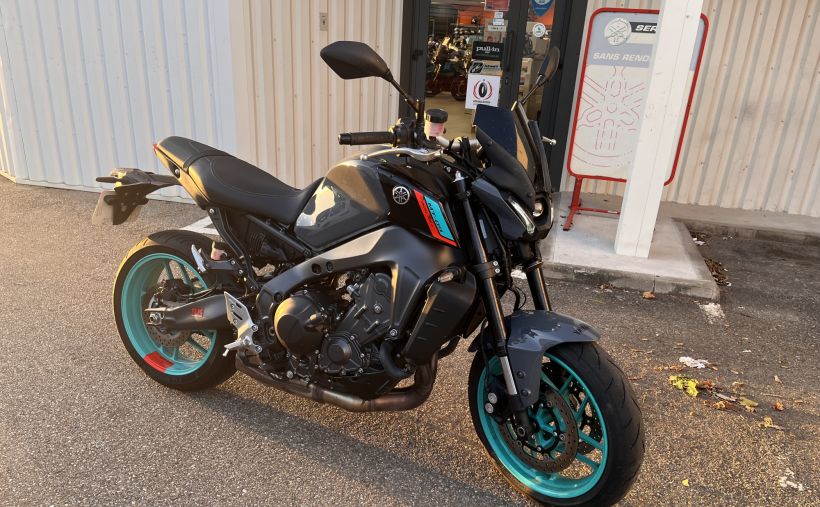 YAMAHA MT-09 9
