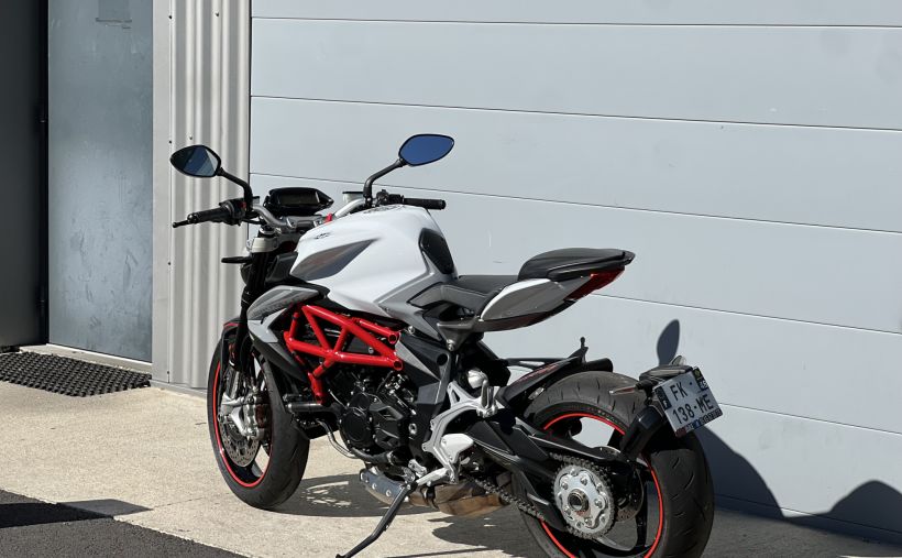 MV AGUSTA BRUTALE 800 5