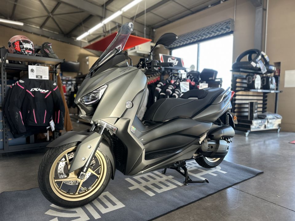 YAMAHA XMAX 125 TECH MAX 10