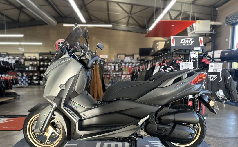 YAMAHA XMAX 125 TECH MAX 8
