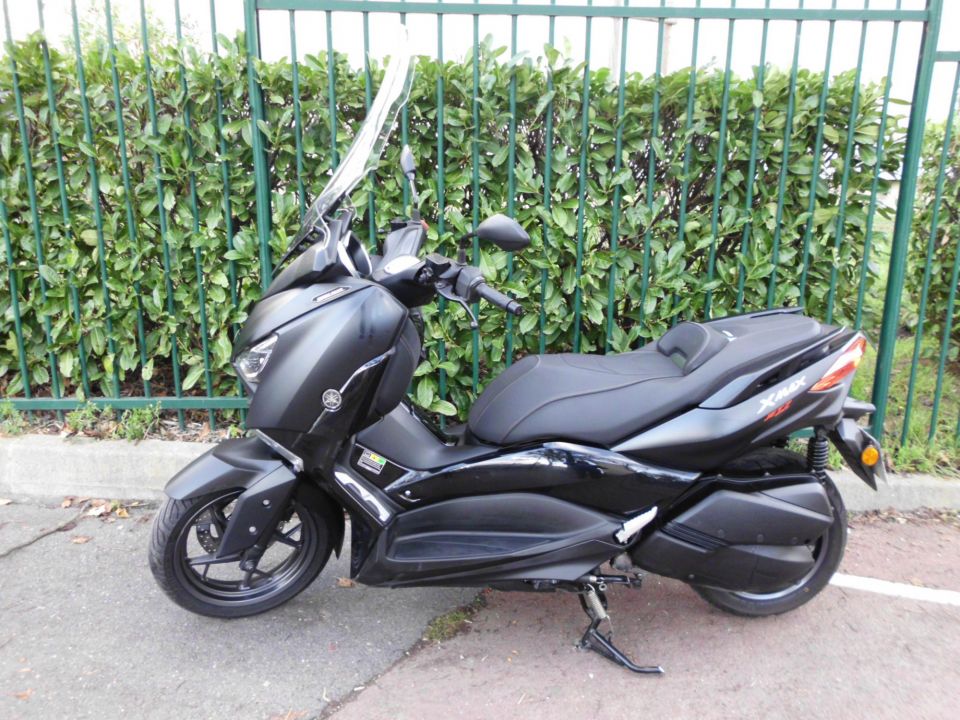 YAMAHA XMAX 300 Tech Max 1