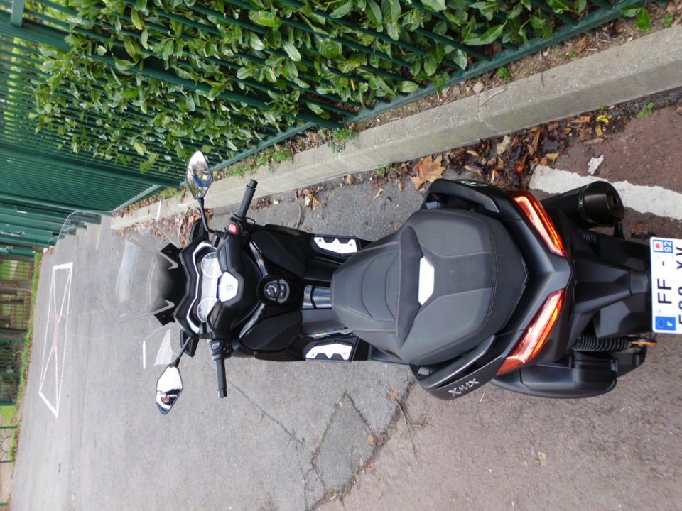 YAMAHA XMAX 300 Tech Max 2