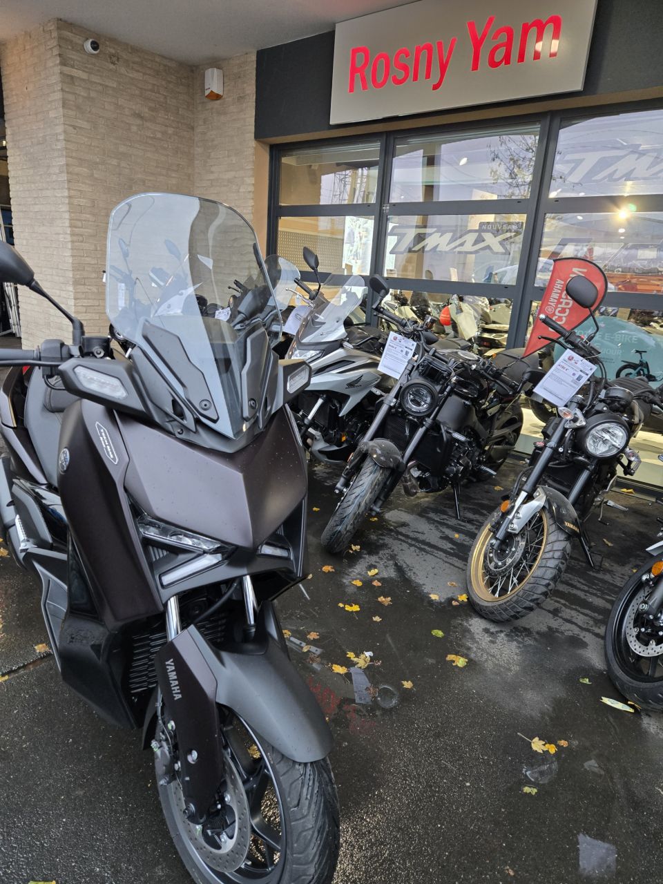 YAMAHA XMAX 300 Tech Max 3