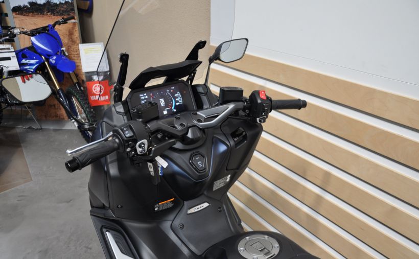 YAMAHA XP T-MAX 560 11
