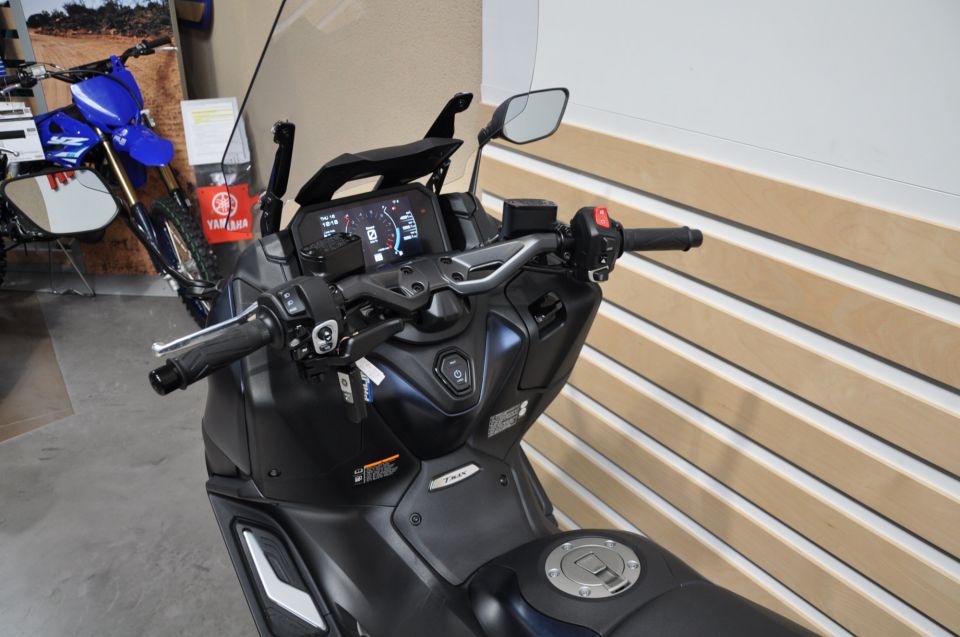YAMAHA XP T-MAX 560 11