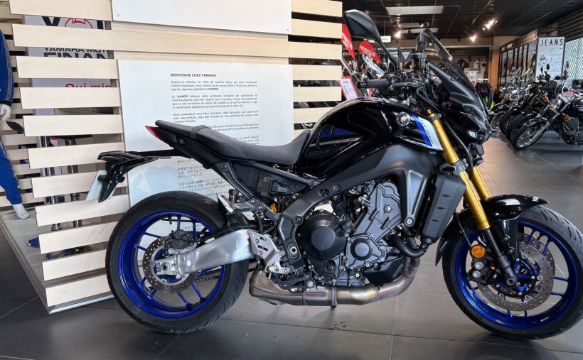 YAMAHA MT-09 SP 1