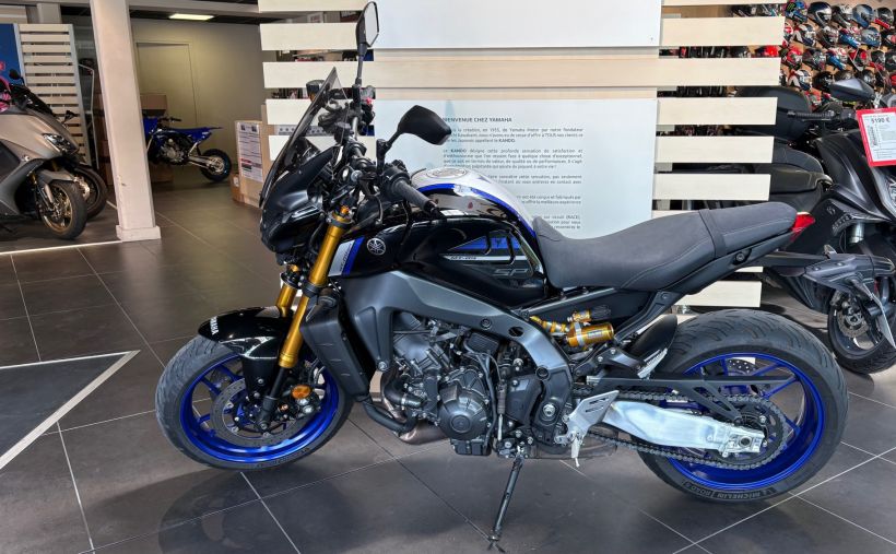YAMAHA MT-09 SP 3