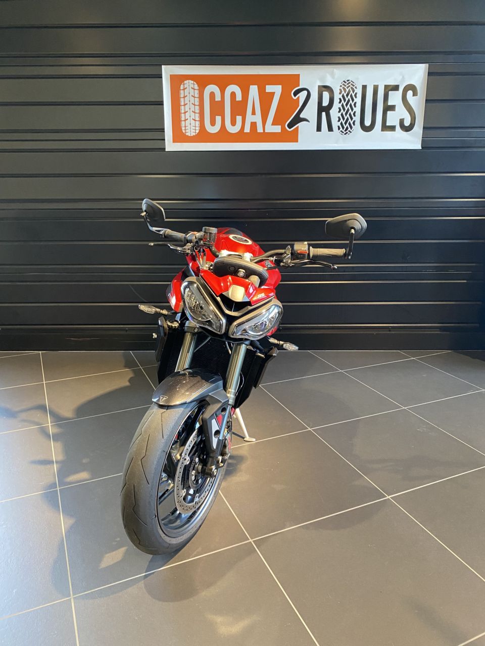 TRIUMPH STREET TRIPLE 765 RS 1