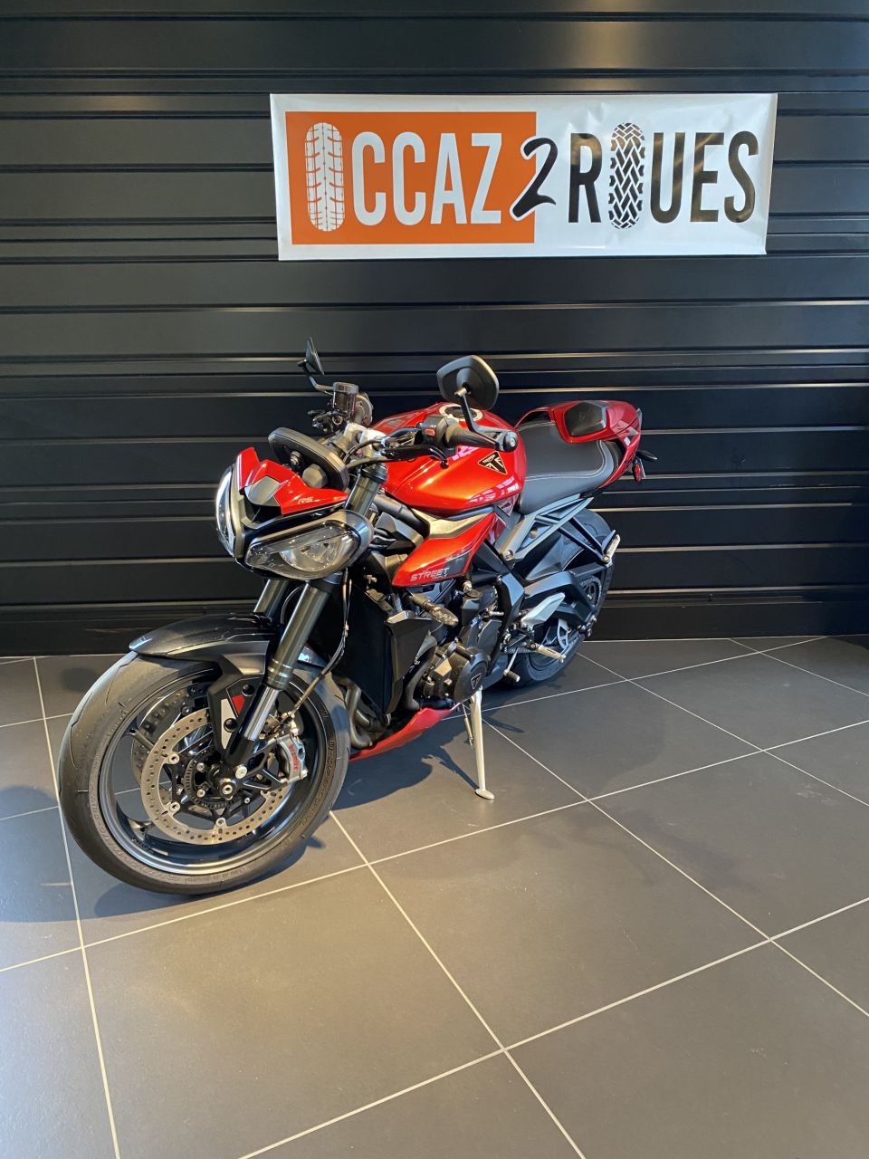 TRIUMPH STREET TRIPLE 765 RS 2