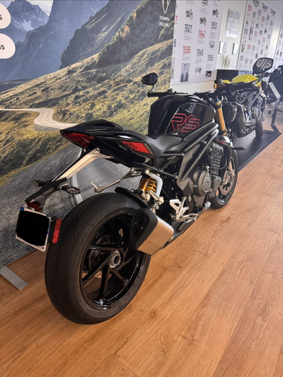 TRIUMPH SPEED TRIPLE 1200 RS 4