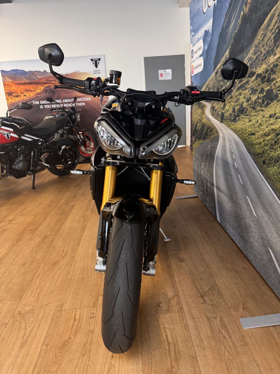 TRIUMPH SPEED TRIPLE 1200 RS 8