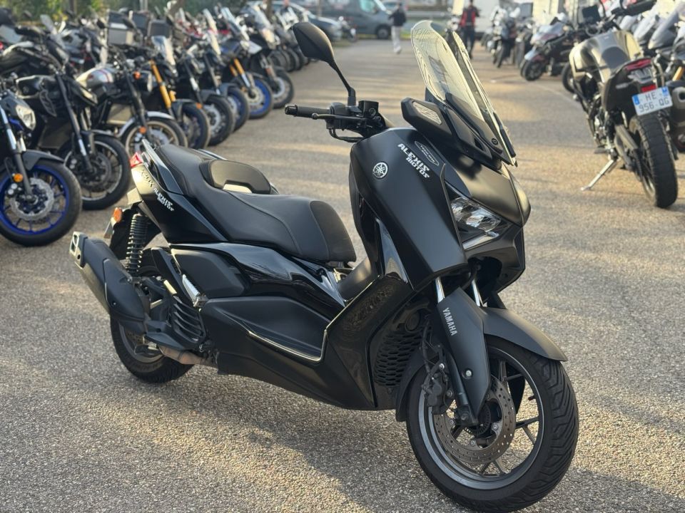 YAMAHA XMAX 125 0