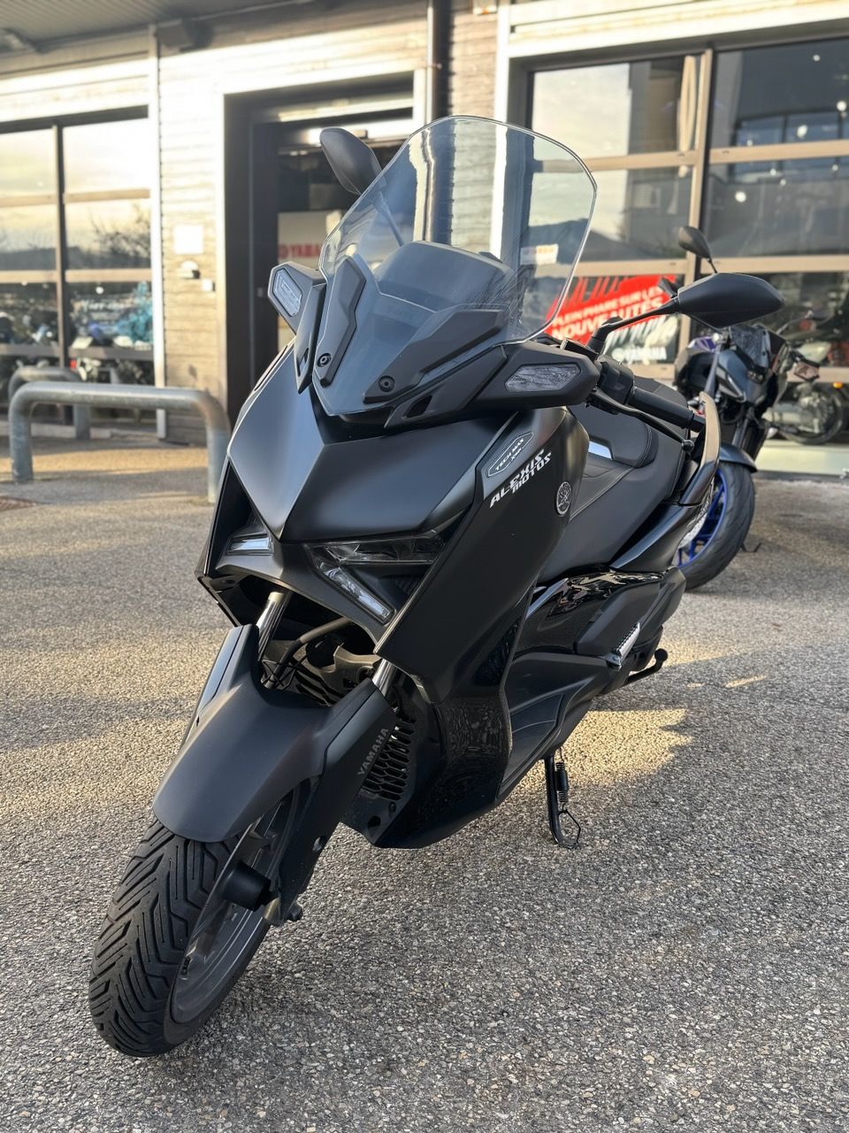 YAMAHA XMAX 125 4