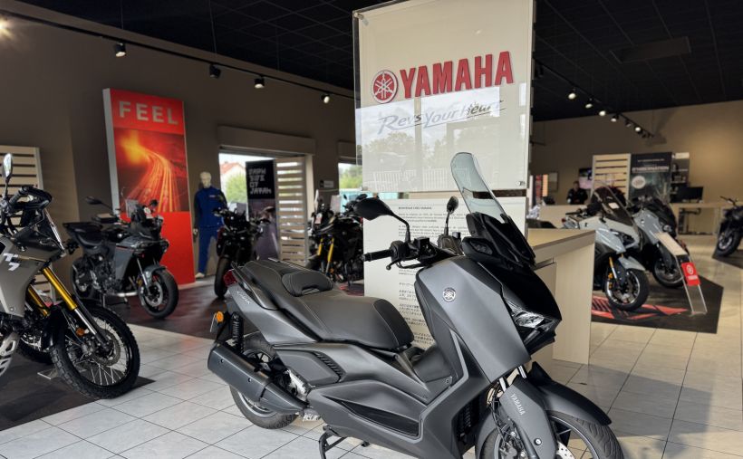 YAMAHA XMAX 300 1