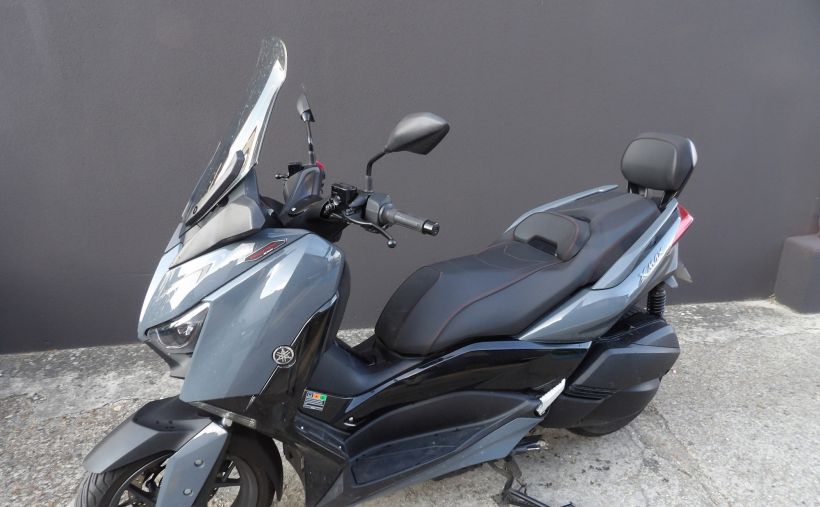 YAMAHA XMAX 300 Tech Max 4