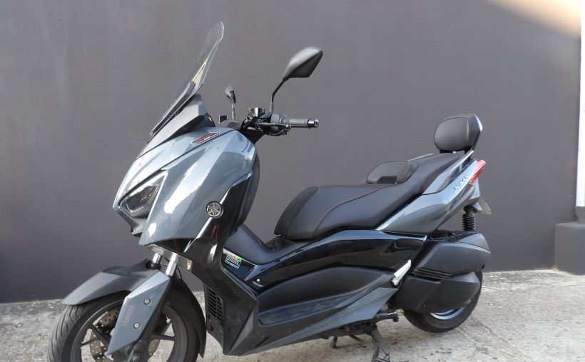 YAMAHA XMAX 300 Tech Max 6