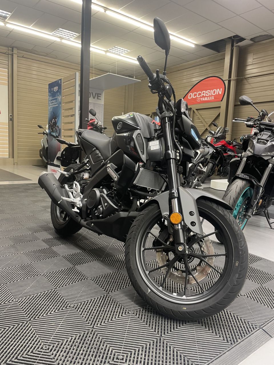 YAMAHA MT-125 ABS 1
