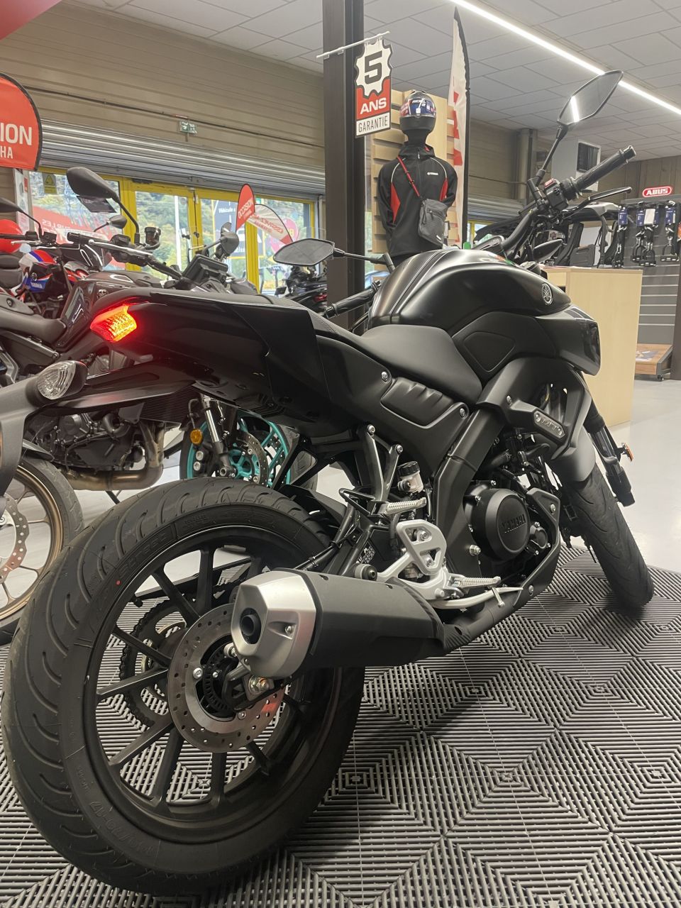 YAMAHA MT-125 ABS 2
