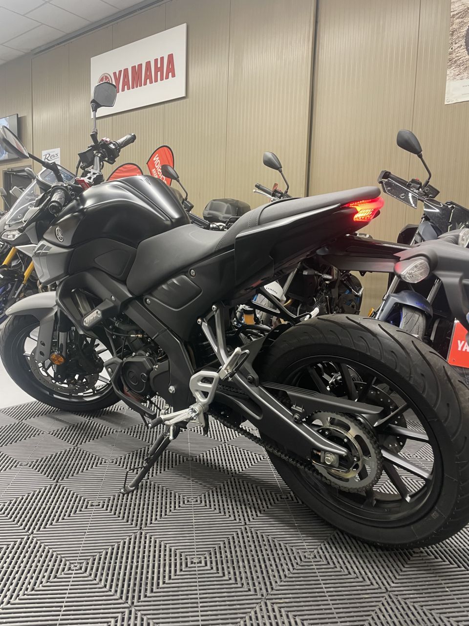 YAMAHA MT-125 ABS 3