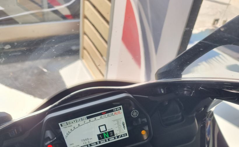 YAMAHA R1M 1