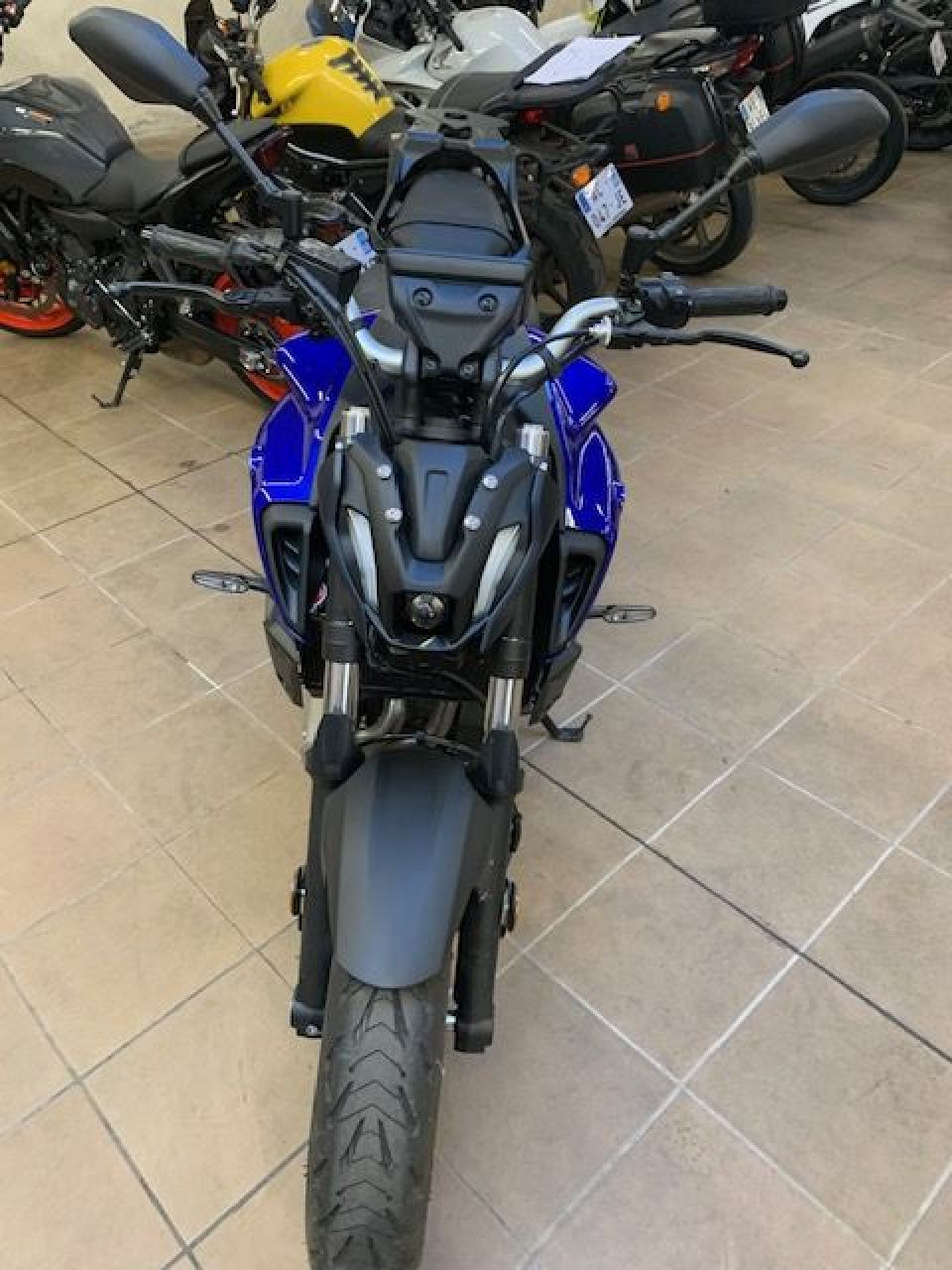 YAMAHA MT-07 4