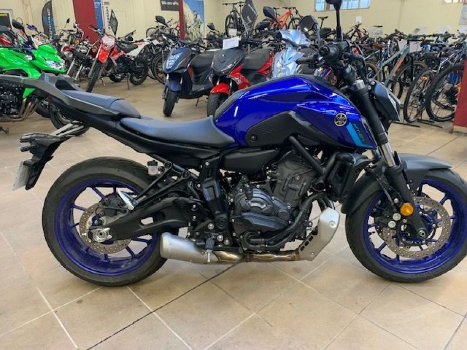 YAMAHA MT-07 8