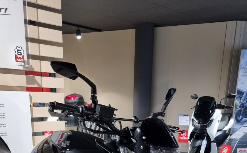 SUZUKI GSR 600 1