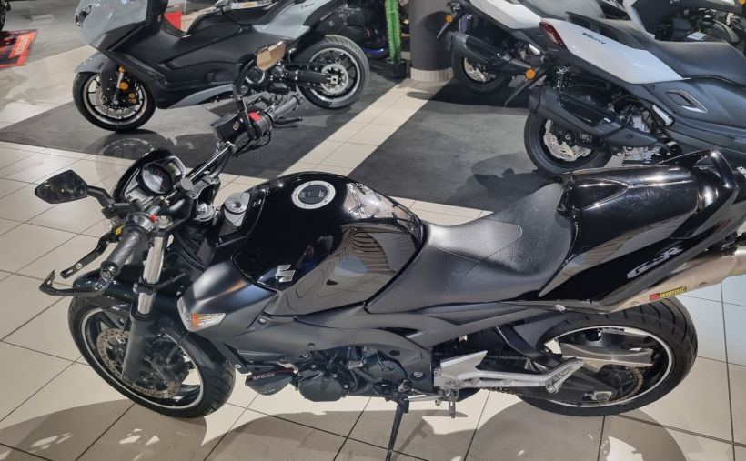 SUZUKI GSR 600 7