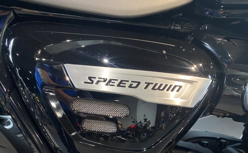 TRIUMPH SPEED TWIN 1200 1