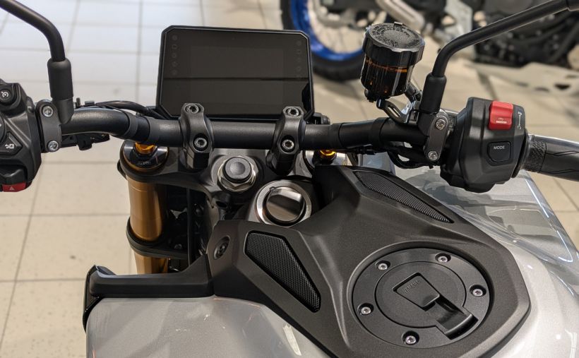 YAMAHA MT-09 SP 10