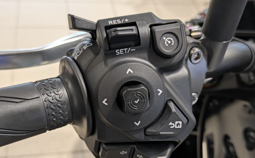 YAMAHA MT-09 SP 11