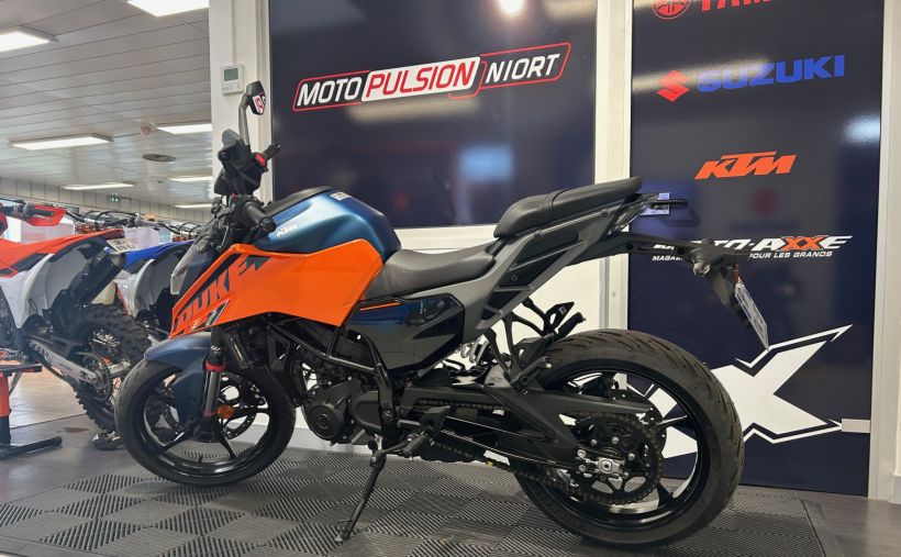 KTM 125 DUKE ABS 6