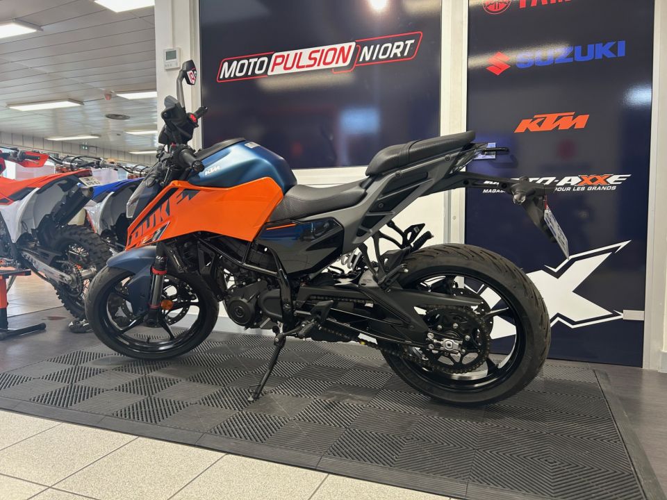 KTM 125 DUKE ABS 6