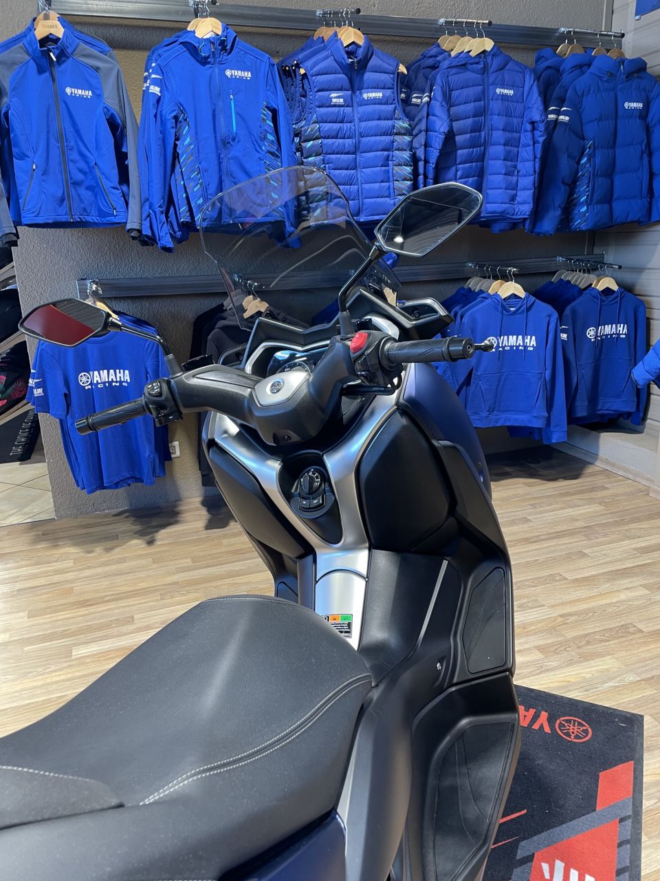 YAMAHA XMAX 300 4